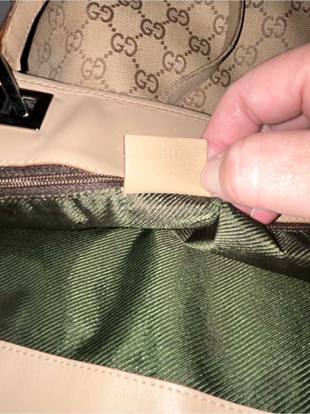 Vintage Gucci GG Canvas Shopper - Tom Ford Era 2000’s. COA included and charm - Picture 11 of 11